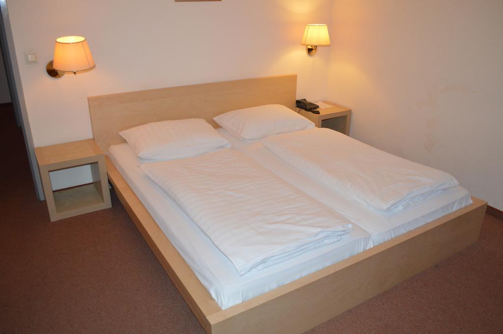 Hotel Pension Walzerstadt Відень Номер фото
